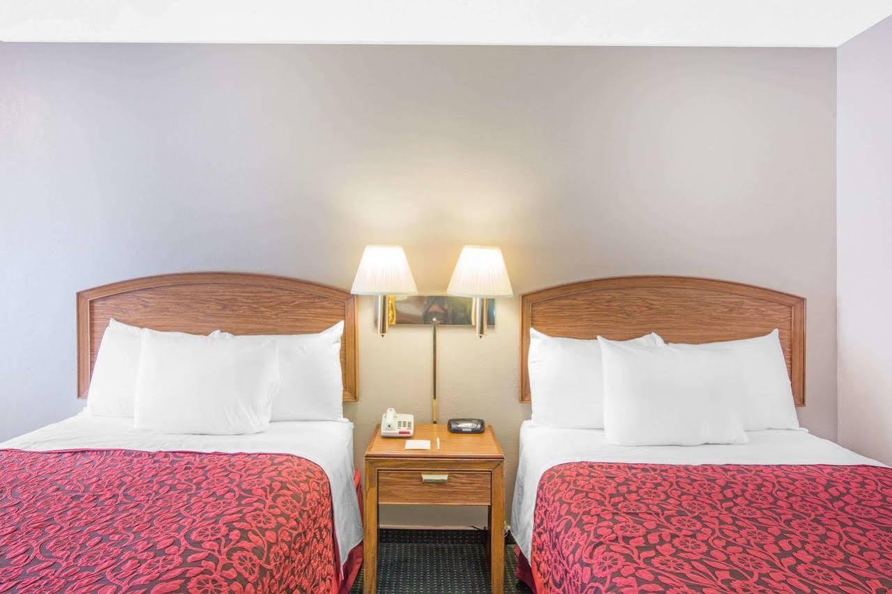 Days Inn By Wyndham Wilmington / University Εξωτερικό φωτογραφία